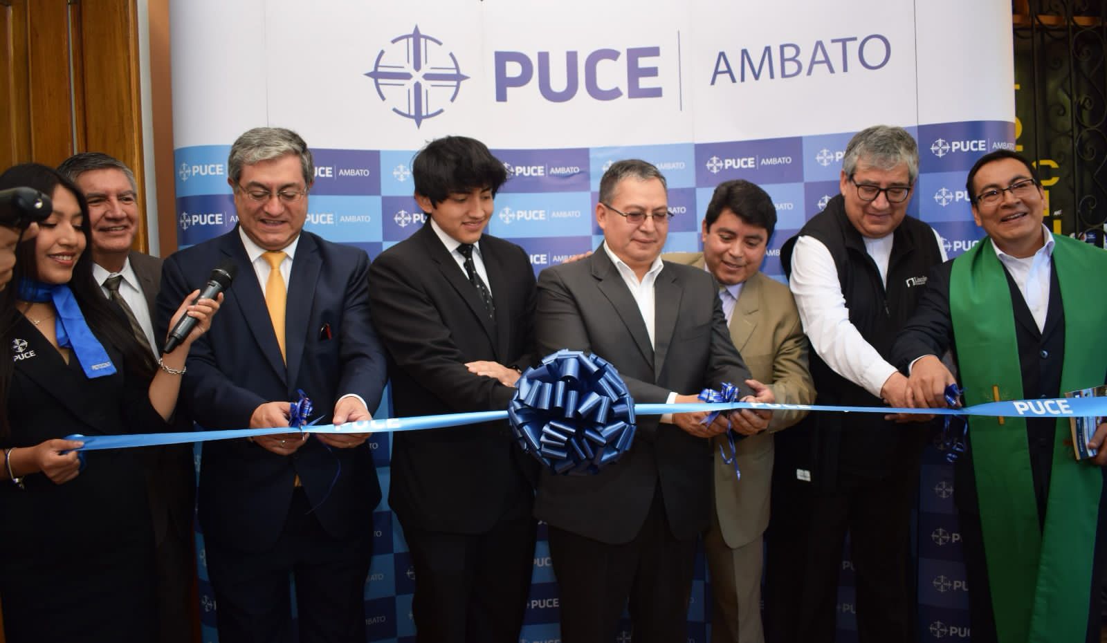 Las autoridades de la PUCE Ambato inauguraron las dos nuevas oficinas en la Sierra centro.