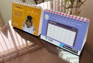 Voluntariado de Solca vende calendarios para ayudar a niños con cáncer