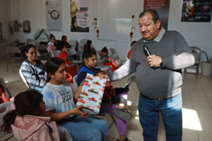 Migrantes varados en Juárez viven la Navidad lejos de sus familias