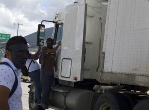 Vacunadores atemorizan a camioneros que viajan de Tungurahua a Santo Domingo