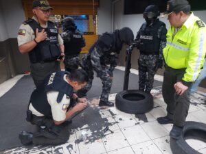 Amenaza de artefacto explosivo en el mercado artesanal de Ambato