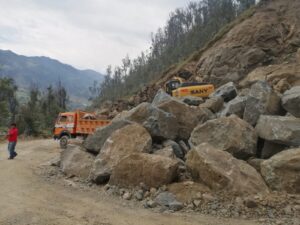 Cómo avanza el mantenimiento vial en la provincia de Loja
