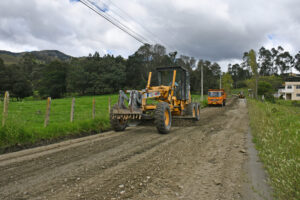 Prefectura y Municipio dan mantenimiento a la vía Motupe – Zalapa