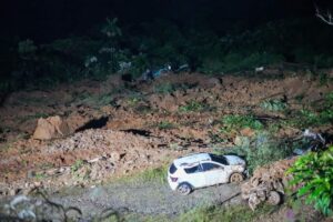 Al menos 18 muertos por derrumbes en carretera de Colombia