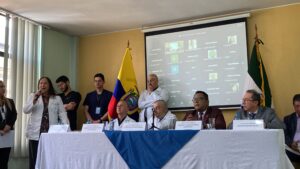 Médicos denuncian desabastecimiento de medicinas e insumos, gerentes puestos ‘a dedo’ y recorte de presupuesto en el sistema de salud ecuatoriano