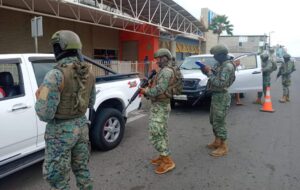 FF.AA. detiene a dos personas por falsificación de dinero en Esmeraldas