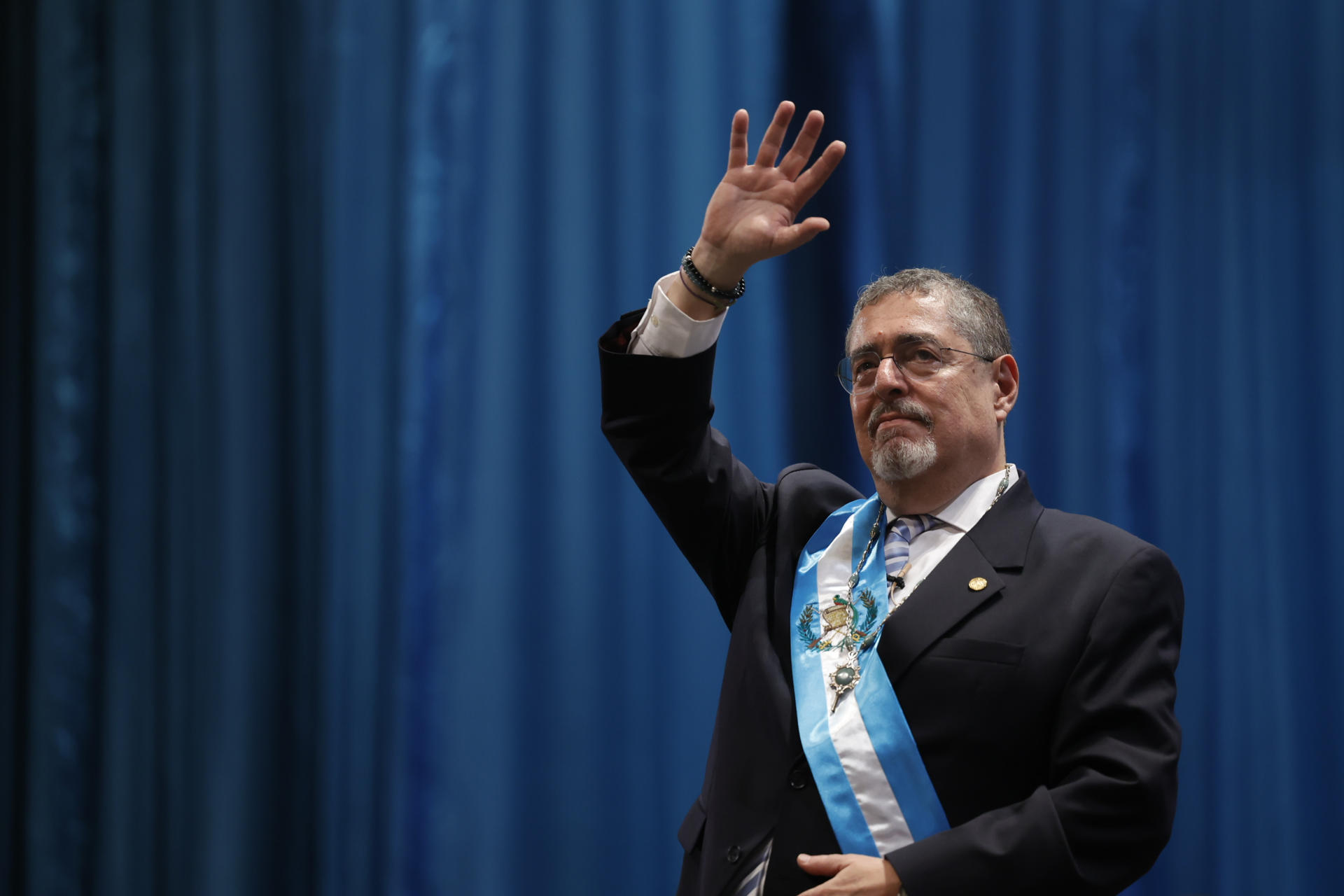 El Presidente de Guatemala busca el diálogo con la Fiscal que intentó