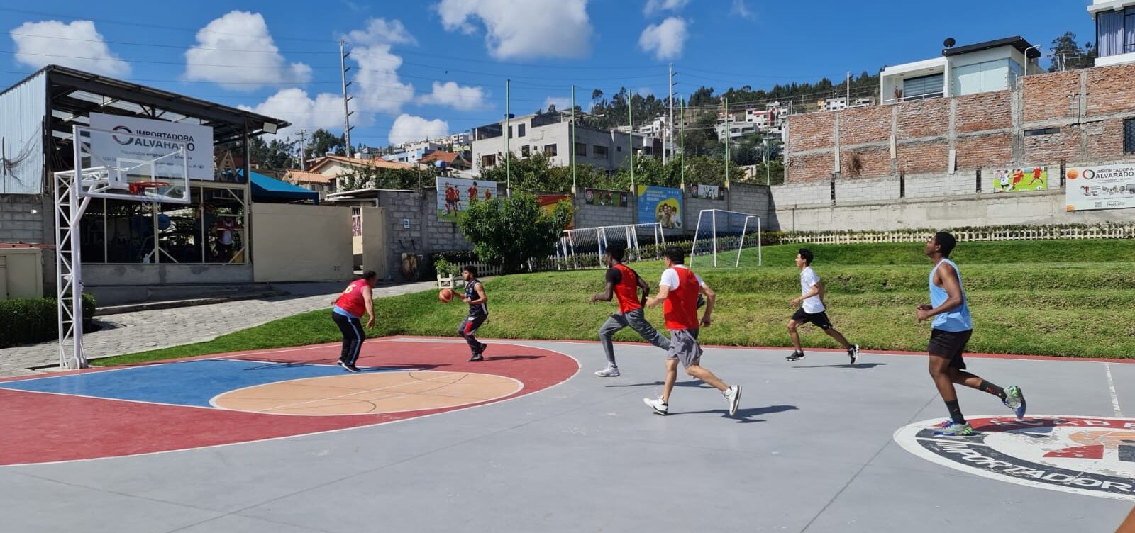 Importadora Alvarado organiza por primera vez un campeonato abierto 3x3 de baloncesto en Tungurahua.