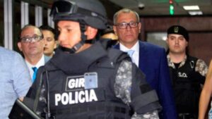 Juez de la CNJ dictó prisión preventiva para Jorge Glas y Carlos Bernal por presunto peculado