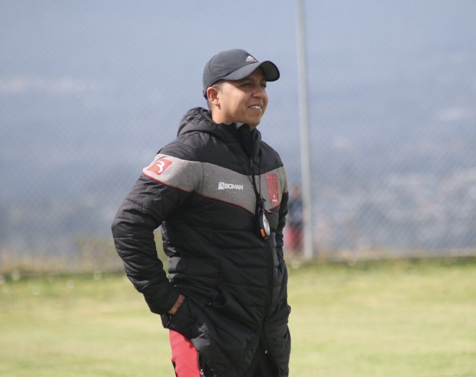 El entrenador colombiano Juan Pablo Buch cumplirá seis años en Técnico Universitario.