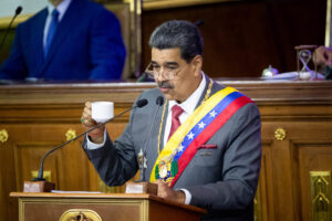 Presidente Maduro propone a Noboa darle clases de seguridad y control de bandas