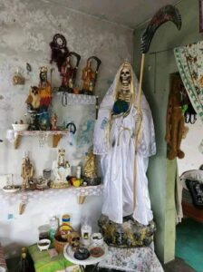 La devoción a la Santa Muerte cada día gana más adeptos