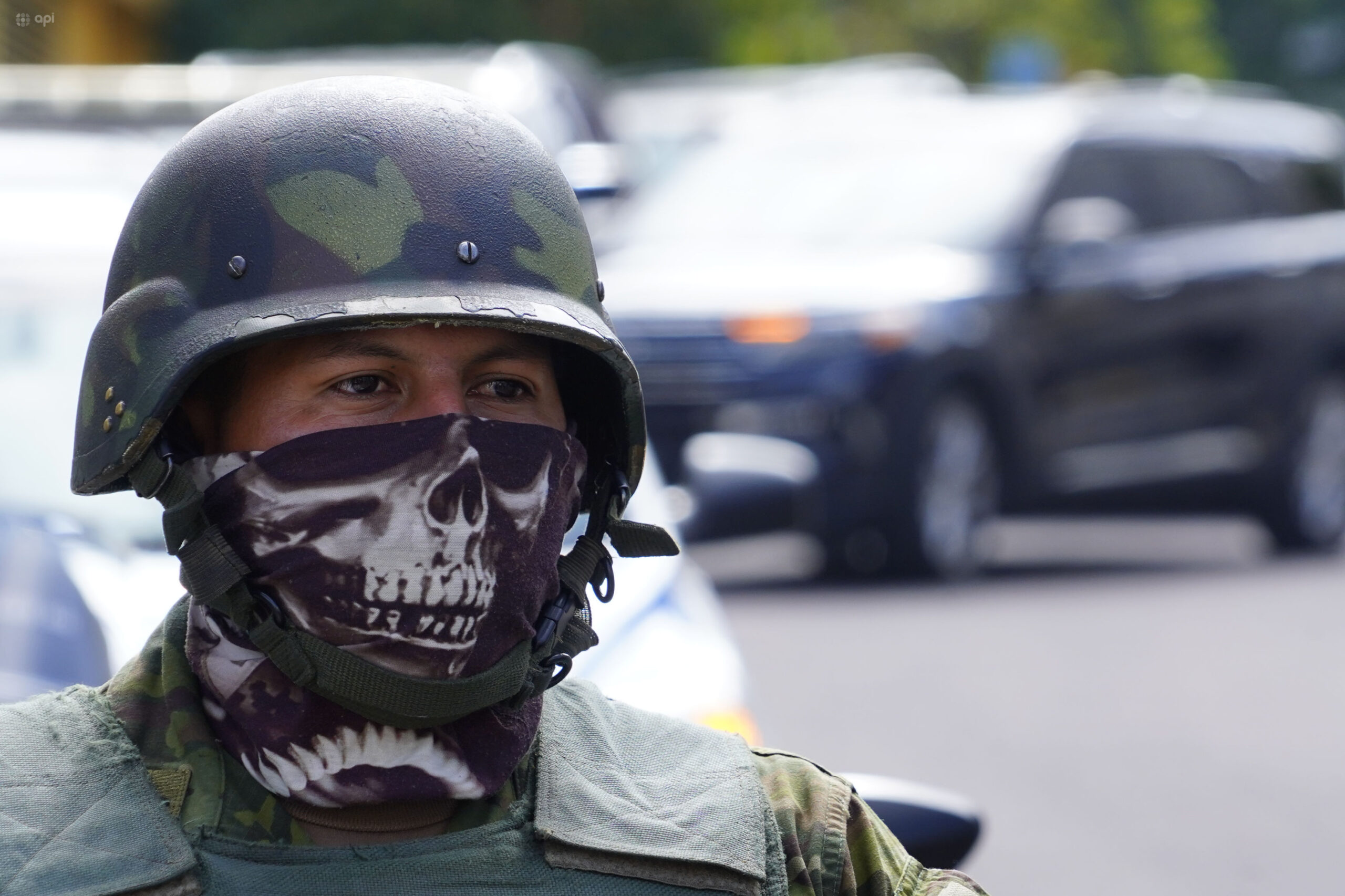 Un militar que protege al presidente Daniel Noboa, ayer, en Quito.