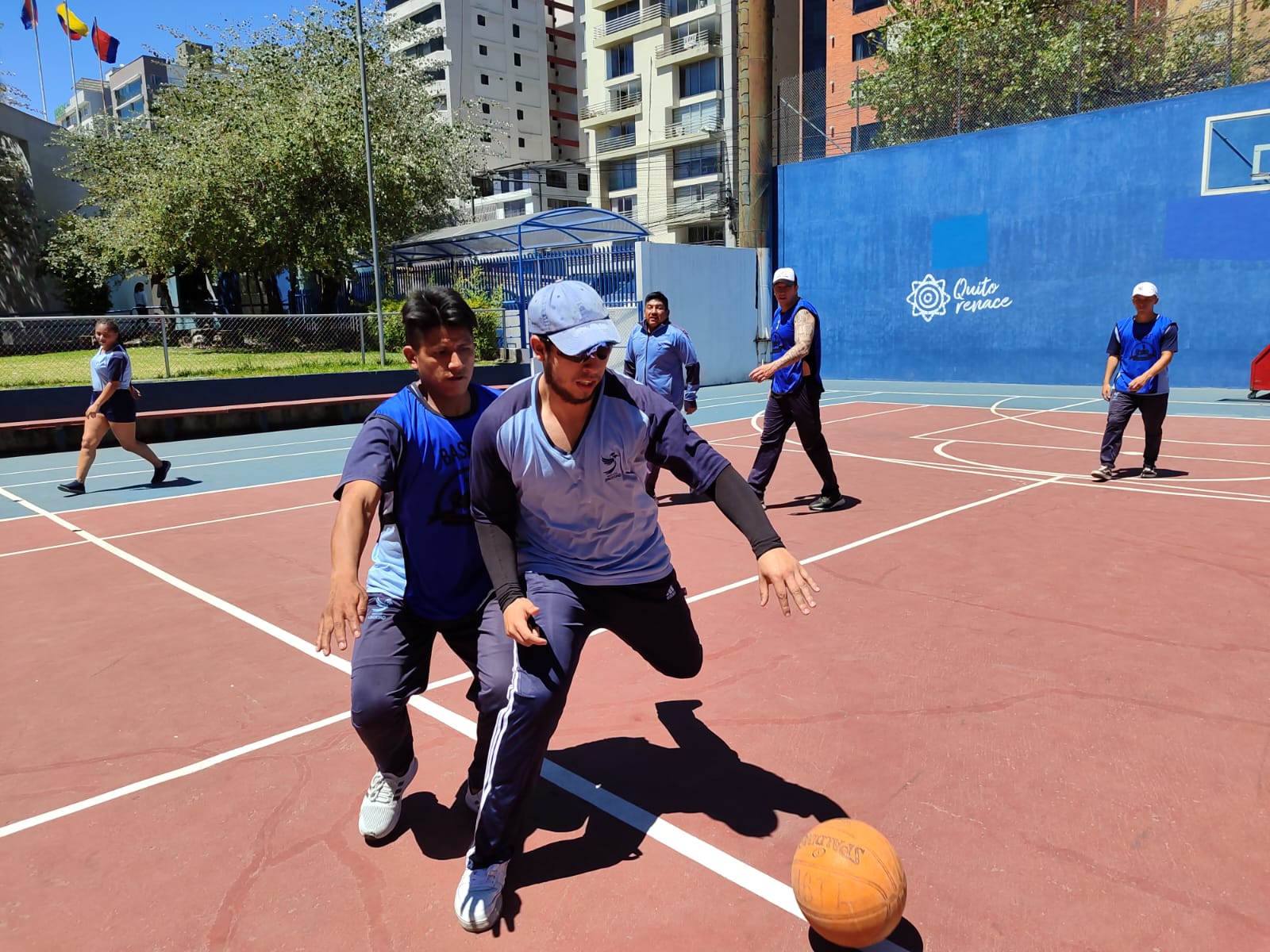 El Centro Deportivo Metropolitano contará con apoyo de profesionales para aprender a jugar tenis, básquet, vóley, natación y gimnasio.