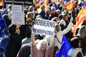 Miles de personas protestan en Madrid contra la amnistía a independentistas catalanes