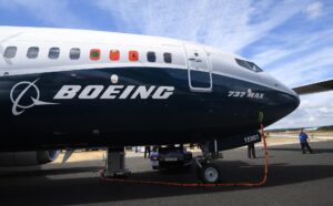 EE.UU. ordena inmovilizar temporalmente algunos Boeing 737 Max tras el incidente con un avión