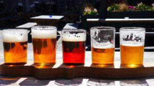 Cerveza industrial y artesanal inicia 2024 con impuestos más altos