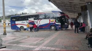 Transportistas reajustan frecuencias por situación país