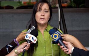 Oenegés y partidos opositores denuncian la detención de una defensora de DD.HH. en Venezuela