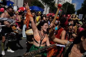 Entre desfiles y comparsas, Río de Janeiro y São Paulo le sacan chispas al Carnaval