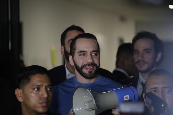 Política. El actual presidente de El Salvador, Nayib Bukele, está más cerca de la reelección