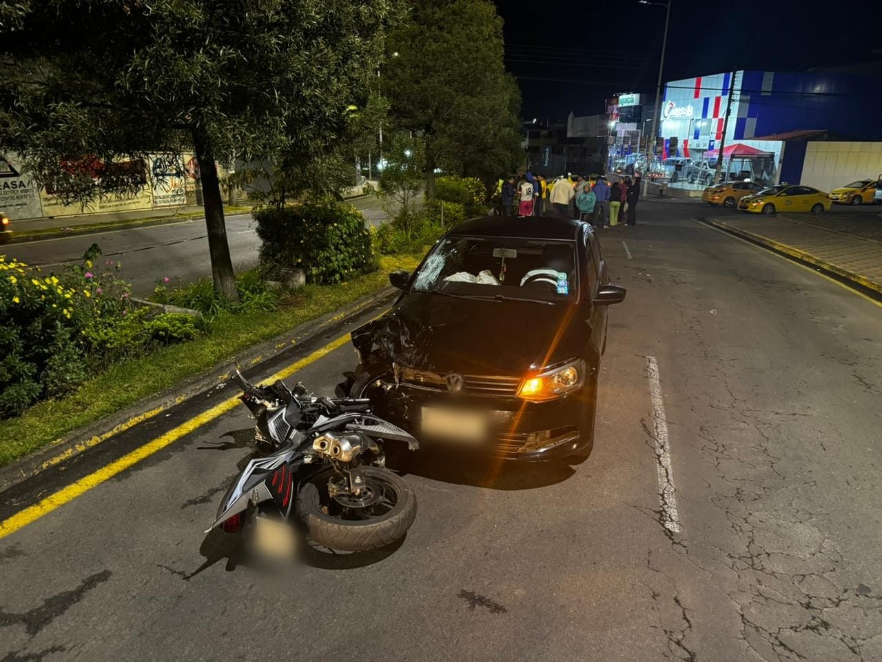 El conductor del automóvil subía en contravía por la avenida Atahualpa, estaba en estado etílico.