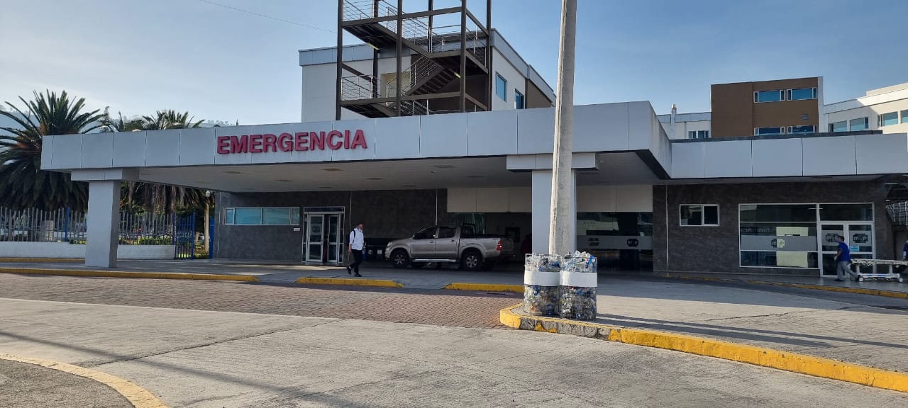 El adolescente atropellado fue trasladado hasta la sala de emergencia del Hospital General Docente Ambato.