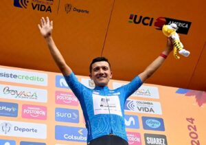 Carapaz se puso el ‘jersey’ de favorito de la afición en el Tour Colombia