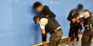 Un salario básico tendrá que pagar el hombre que ingresó con un arma al Metro de Quito