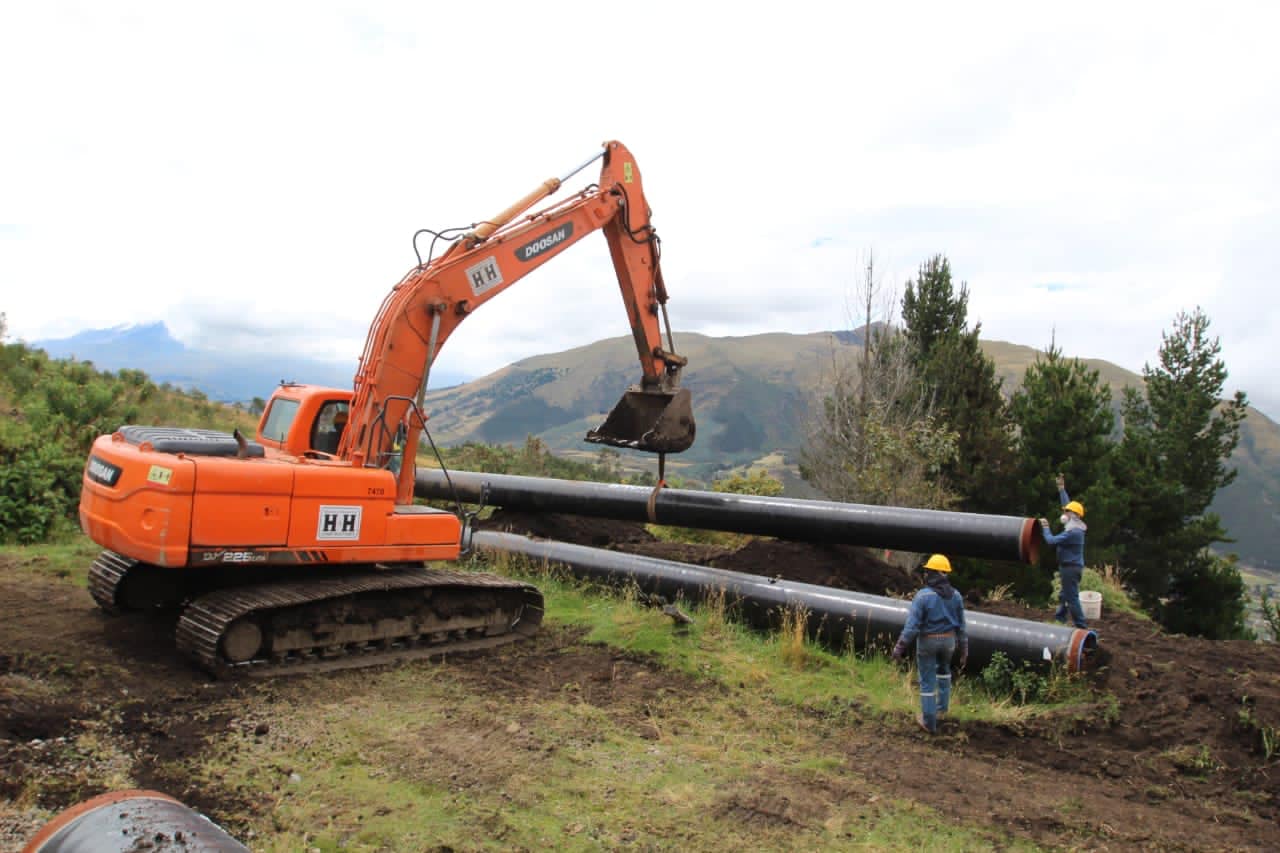 Construcción. El proyecto Pesillo-Imbabura contempla la construcción de una tubería de 160 kilómetros, esa es una distancia más larga que entre Ibarra y Quito.