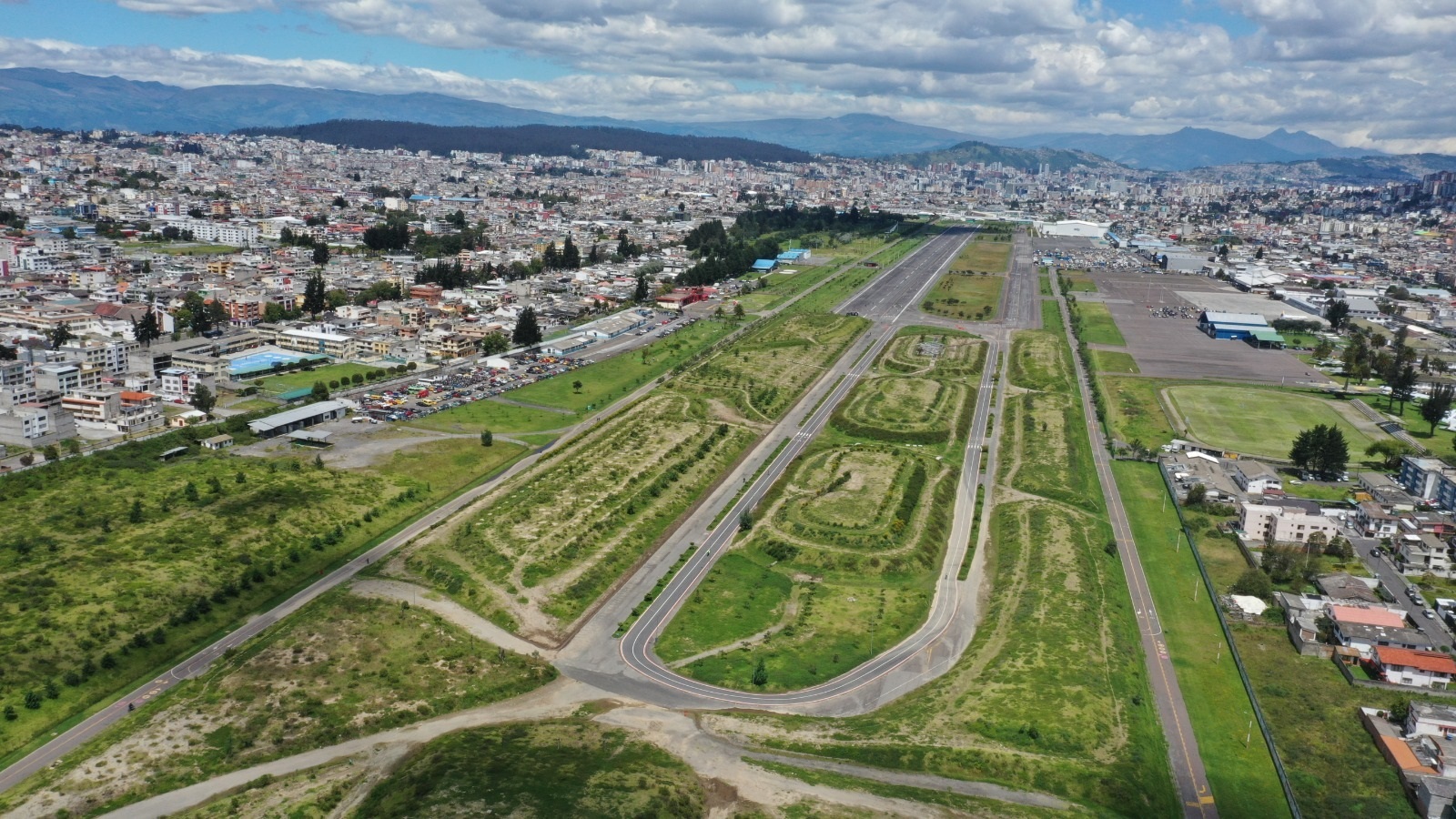 Constructores buscan ampliar proyectos inmobiliarios en Quito. Foto desde la cabecera norte del parque Bicentenario.