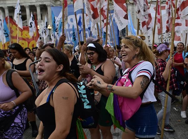 Protestas. Fotografía de archivo de personas que se manifiestan en Buenos Aires (Argentina). EFE