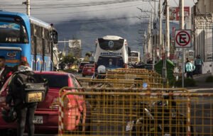 Comerciantes de la avenida Bolivariana se ven afectados por las vallas