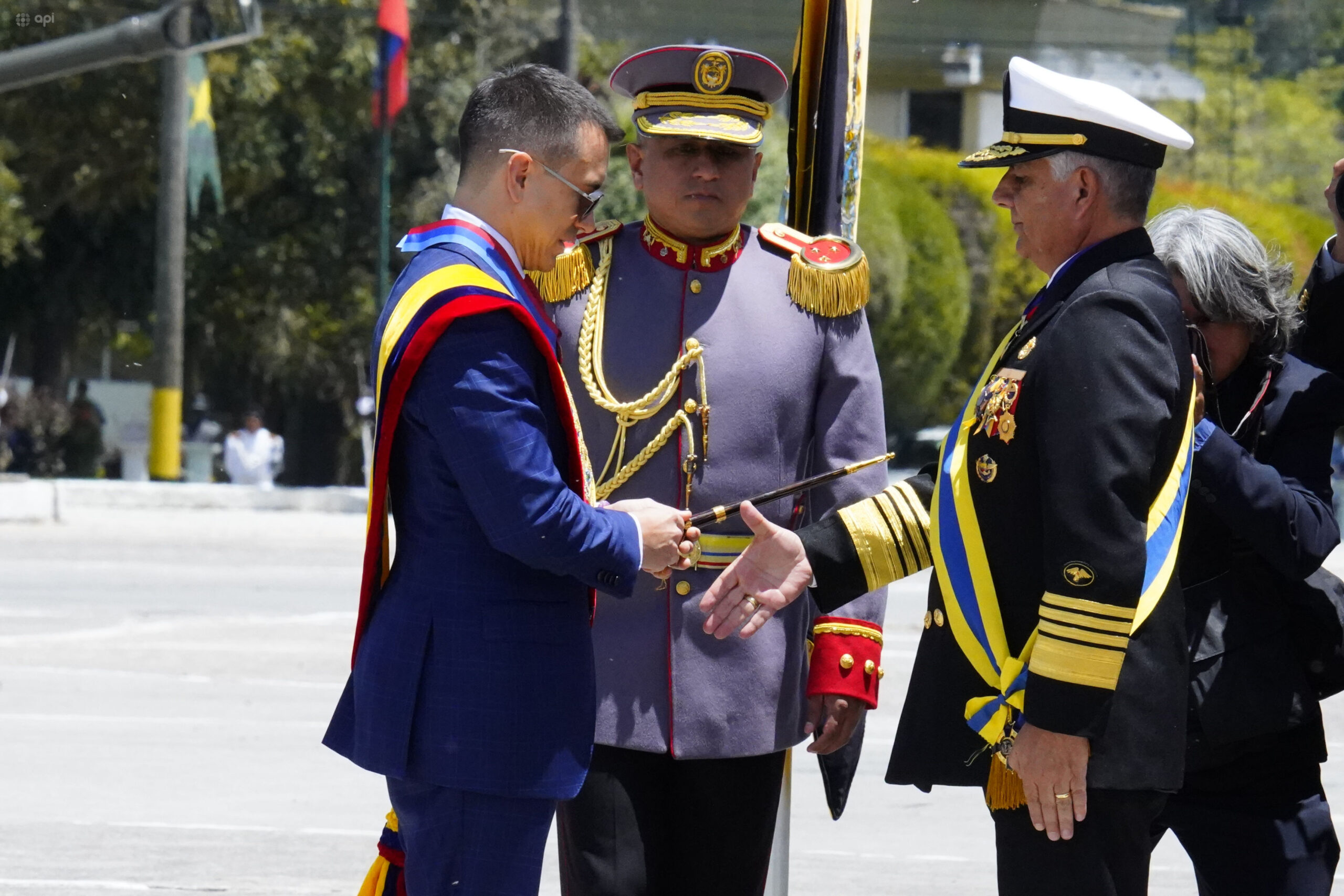 CONFIANZA. El presidente de la República, Daniel Noboa, y las Fuerzas Armadas cuentan con mayor apoyo entre los ecuatorianos. Foto: API