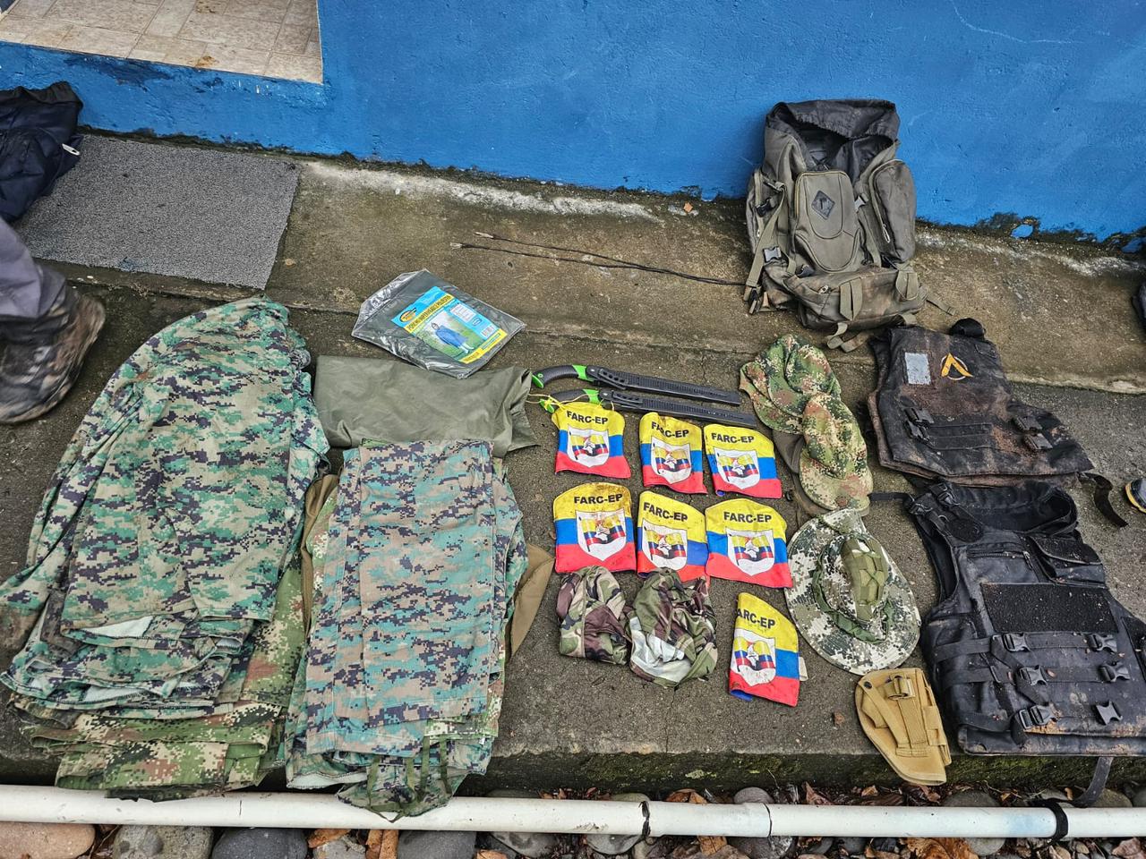 COMBATE. Efectivos militares deben reforzar patrullajes y acciones para combatir a las disidencias de las FARC que se encuentren en territorio nacional. Foto: FF.AA.