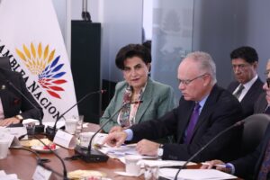 Canciller asegura que Ecuador no enviará material bélico a países en conflicto