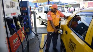 Distribuidores de combustibles proponen tarjeta de débito y billetera electrónica para focalizar subsidio de extra y eco país