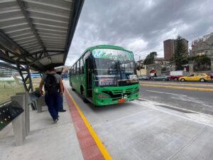 Tres cooperativas de bus conectan al Metro de Quito con el Valle de los Chillos