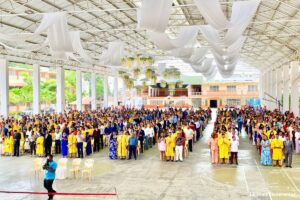 La Unidad Educativa Fisco misional Sagrado corazón incorporó a 300 nuevos  bachilleres.