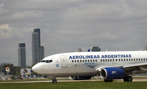 Polémica. Fotografía de archivo deun avión de Aerolíneas Argentinas. EFE