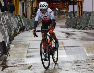 Ciclista imbabureña Natalia Vásquez se entrena en Portugal
