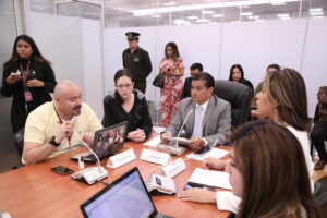 Fernando Santos Alvite dejó esperando a la Comisión de Fiscalización; envió un escrito de excusa