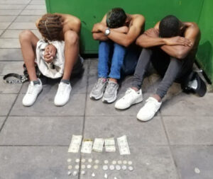 Detenidos con cocaína en el parque 12 de Noviembre en el centro de Ambato