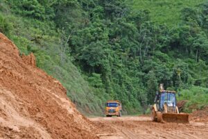 Realizan mantenimiento emergente en vía El Pindo – Orianga