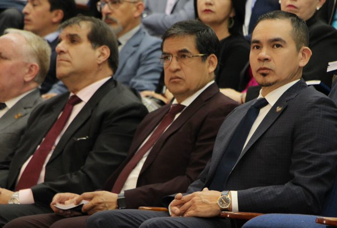 AUTORIDAD. Presidente temporal de la Corte Nacional de Justicia, José Suing Nagua (con lentes), junto a Alvaro Román, presidente del CJ.