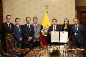 Daniel Noboa firmó las declaraciones de Chapultepec y Salta ante la Sociedad Interamericana de Prensa