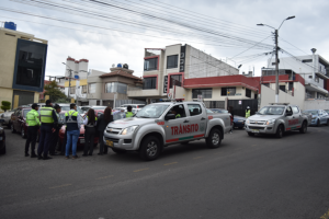 Mal parqueados fueron sancionados en los alrededores del Municipio de Ambato