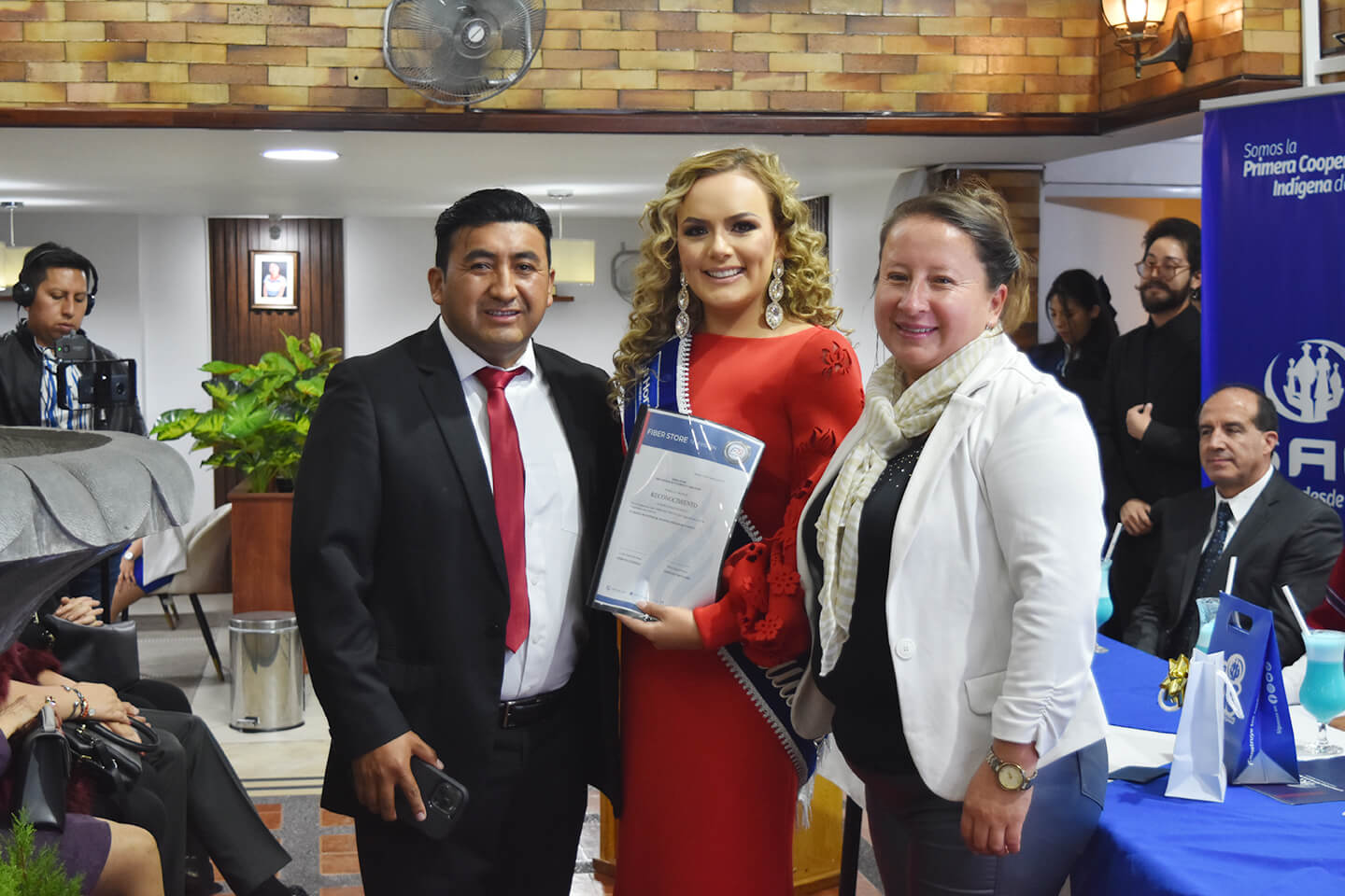 Abel Guaita,  María Ángeles Pacheco y Paola Gavilánez