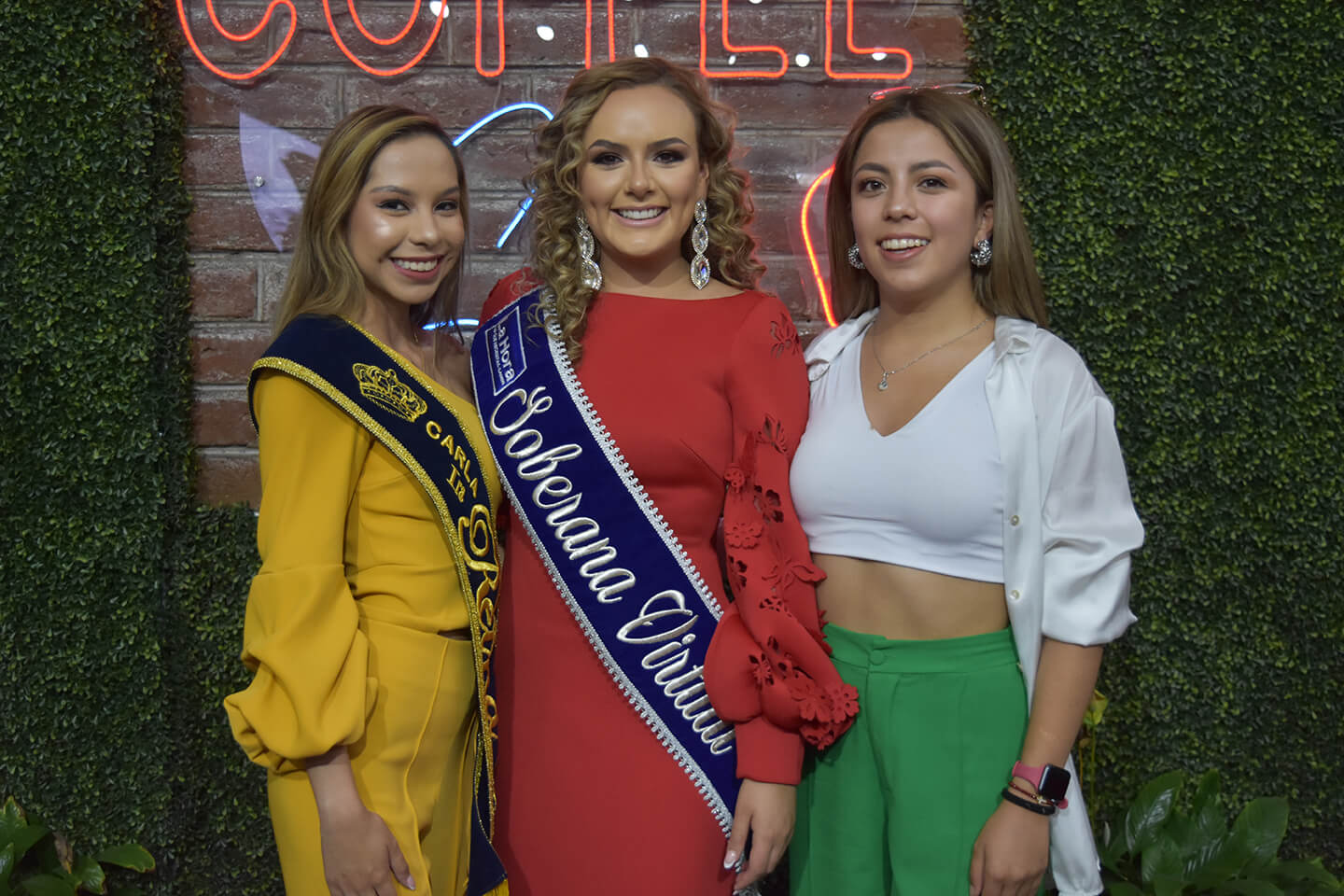 Carla López, María Ángeles Pacheco y Camila Vallejo