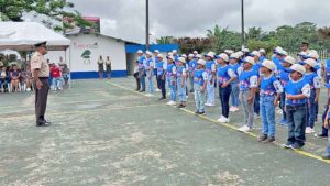 Niños se suman a las filas de ‘Paquito policía’